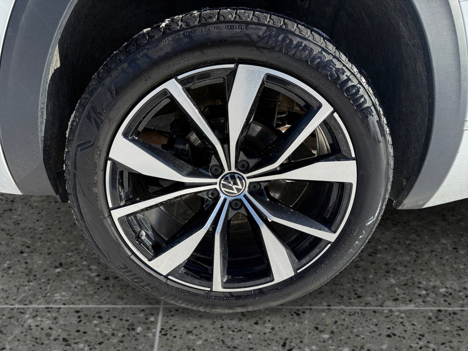 2024 Volkswagen Atlas 2.0T SEL Premium R-Line