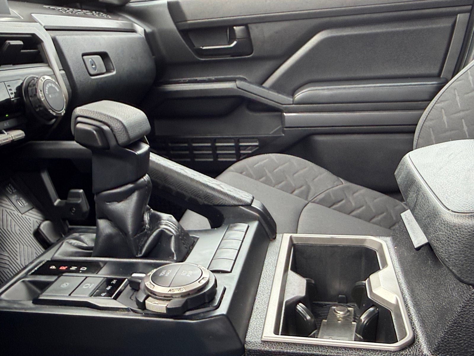 2025 Toyota Tacoma 4WD SR5