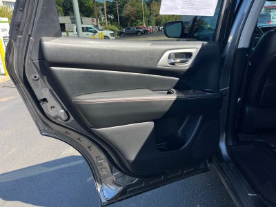 2020 Nissan Pathfinder SV