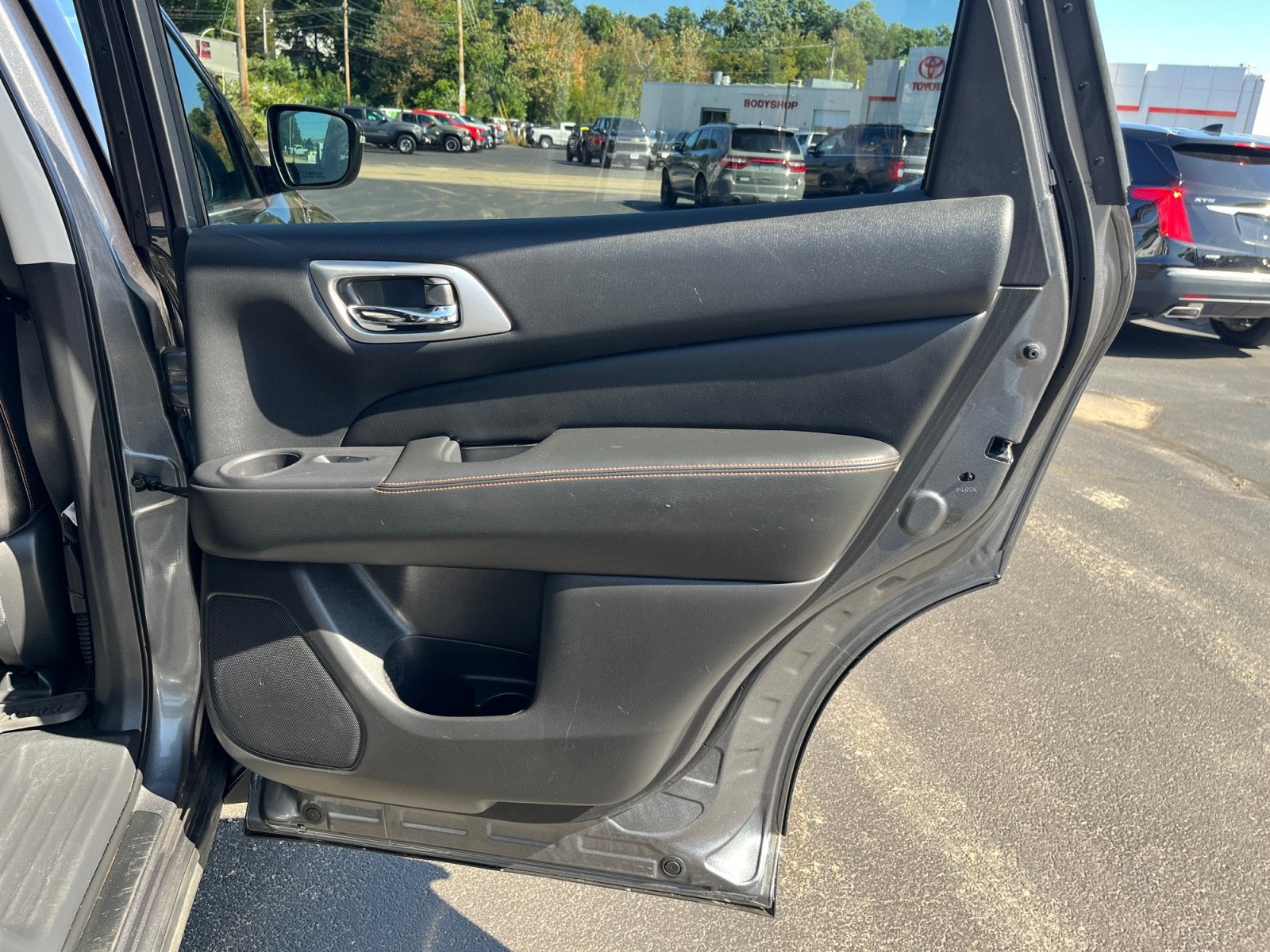 2020 Nissan Pathfinder SV