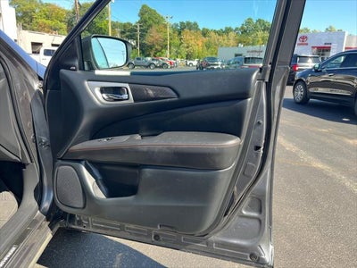 2020 Nissan Pathfinder SV
