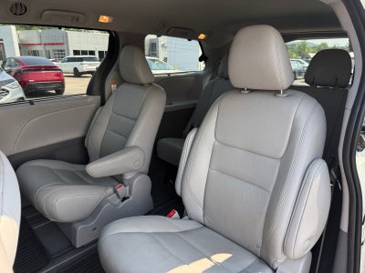 2020 Toyota Sienna XLE