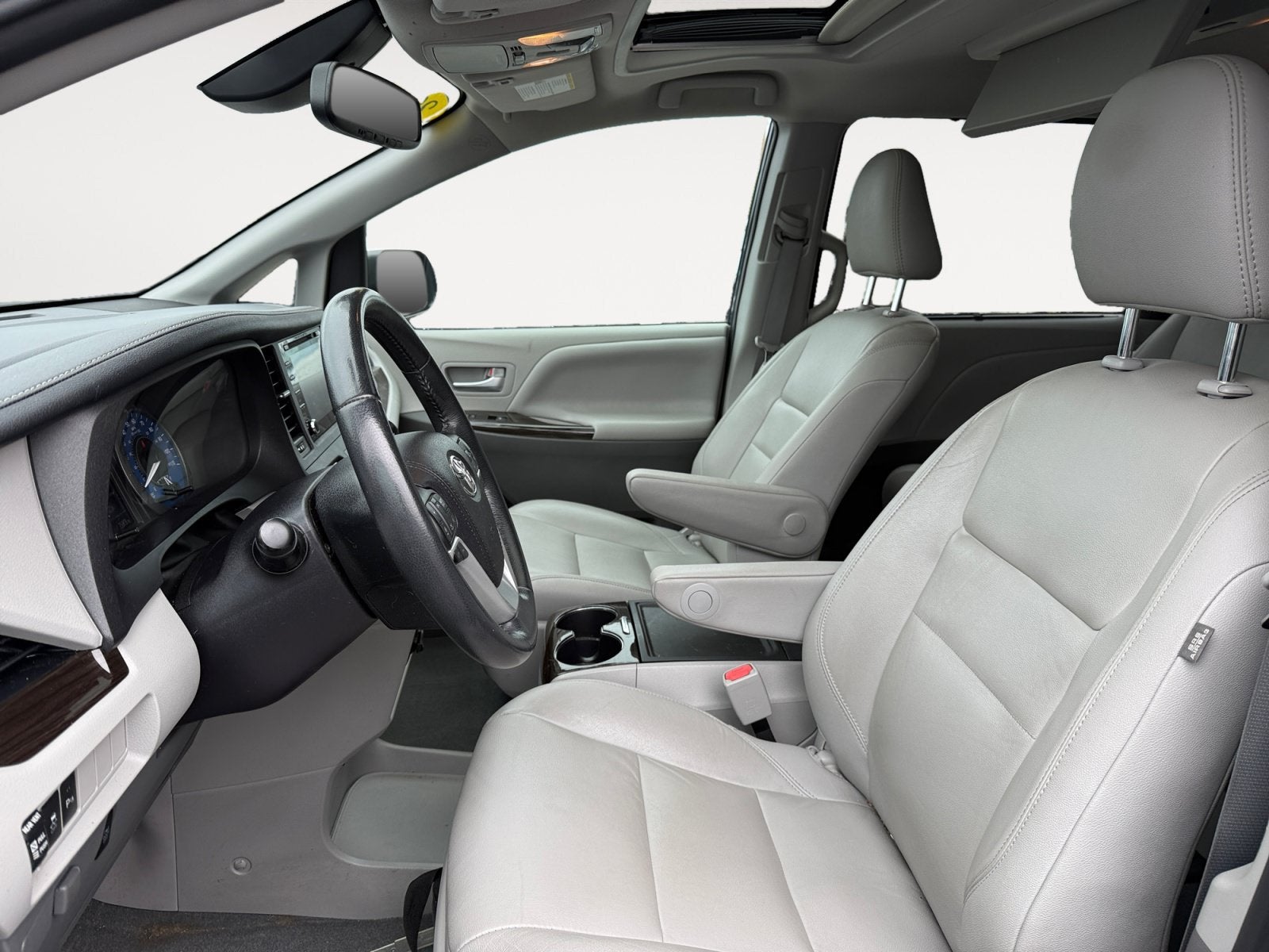 2020 Toyota Sienna XLE
