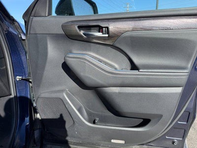 2023 Toyota Highlander LE