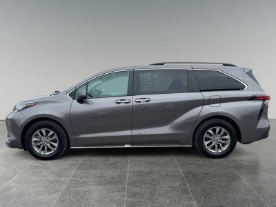 2022 Toyota Sienna XLE