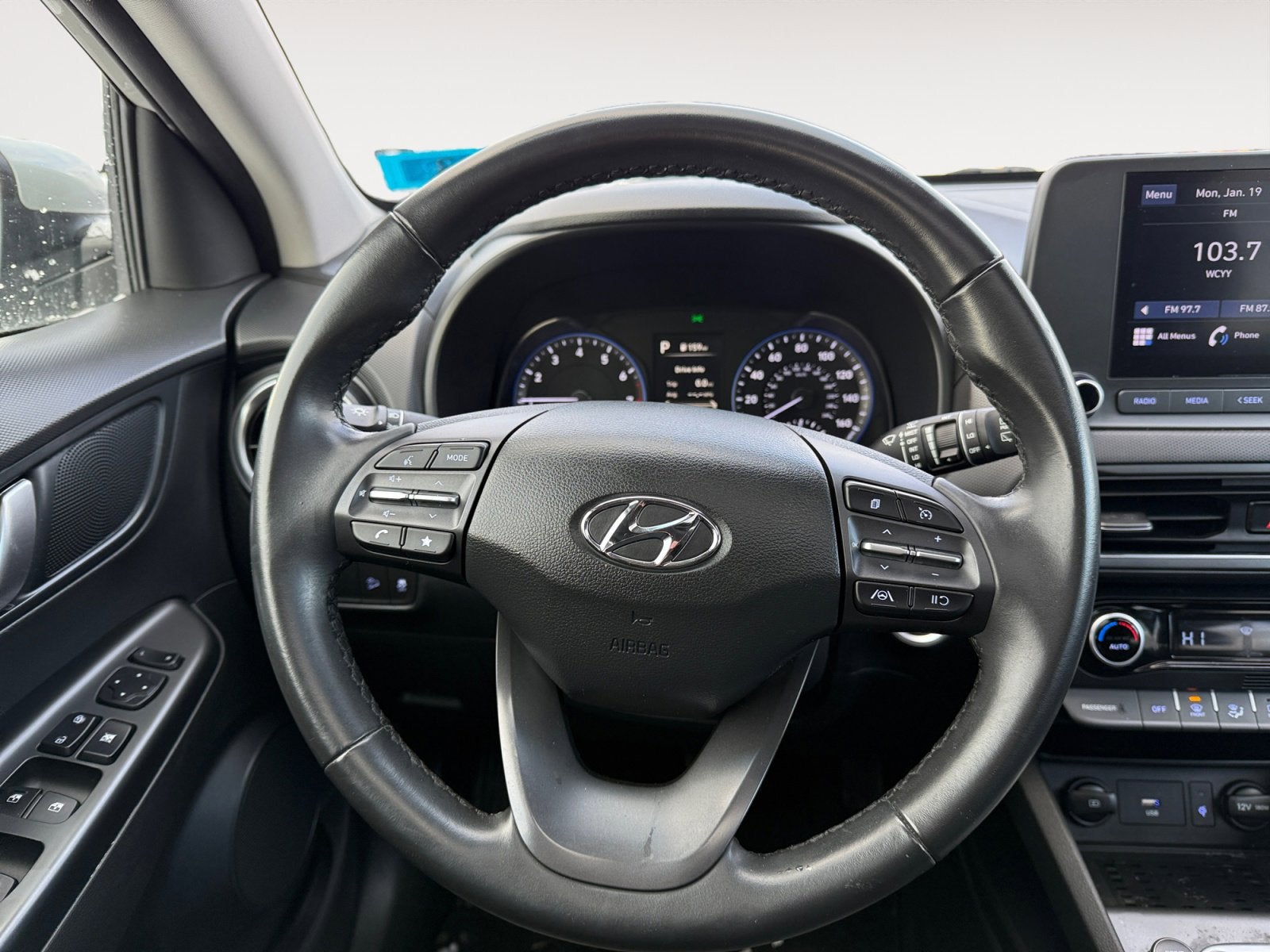 2022 Hyundai KONA SEL