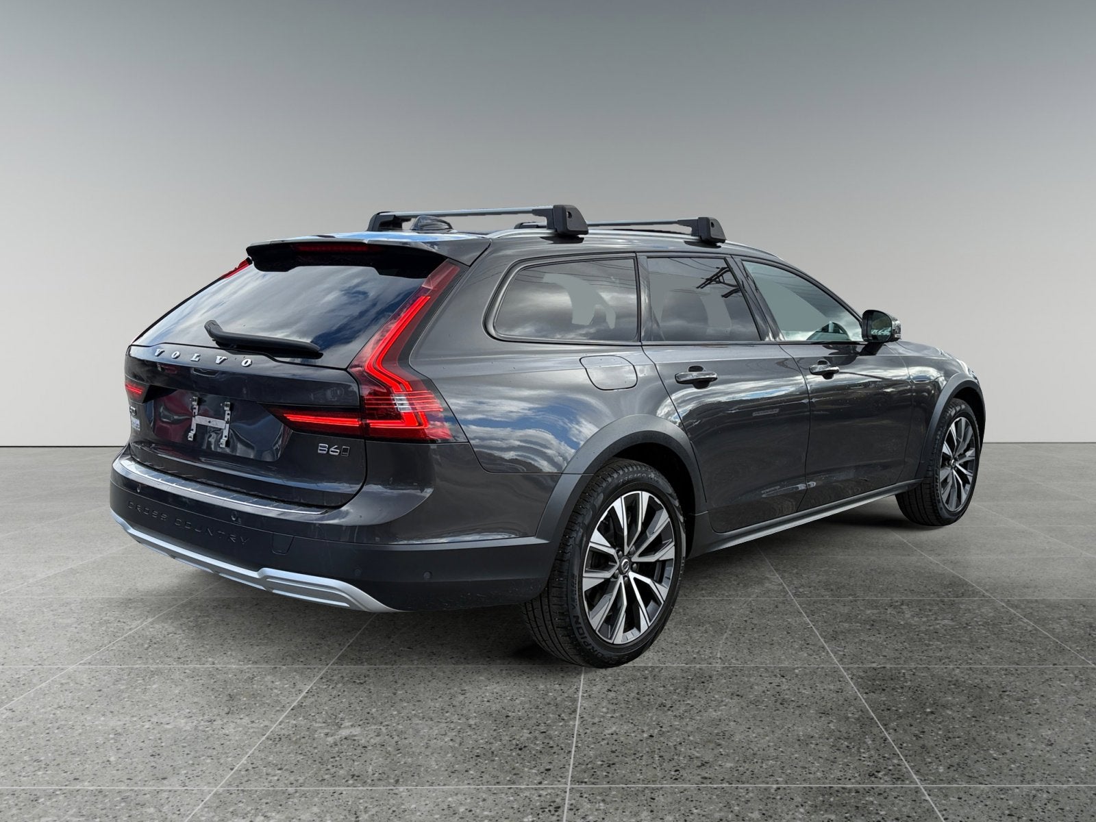 2024 Volvo V90 Cross Country Plus