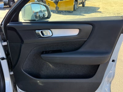 2022 Volvo XC40 Momentum