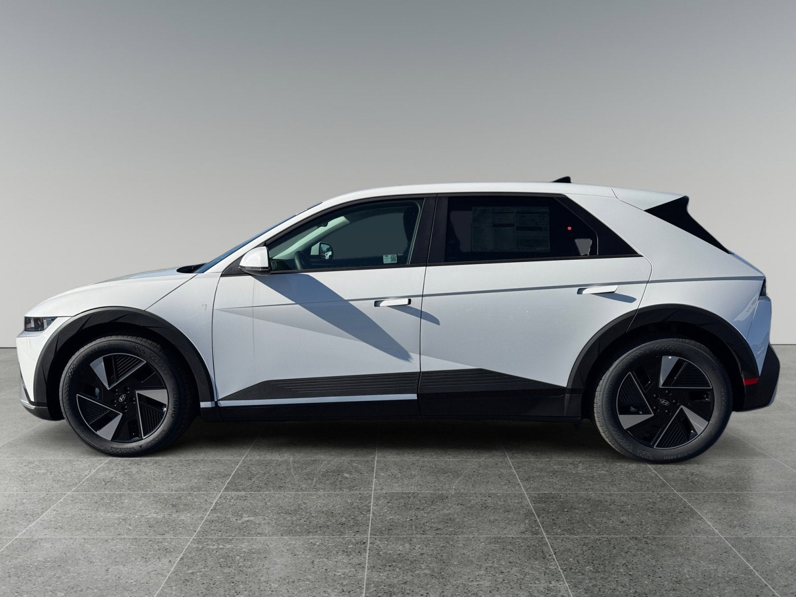 2025 Hyundai IONIQ 5 SE