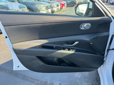 2025 Hyundai ELANTRA SE