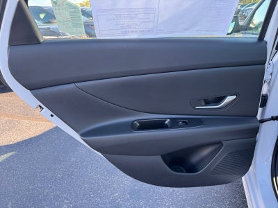 2025 Hyundai ELANTRA SE