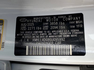 2025 Hyundai ELANTRA SE